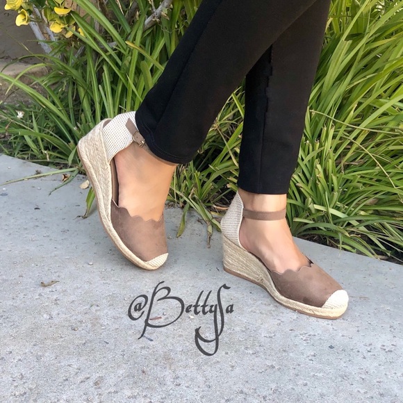 closed toe espadrille sandals - Picture 5 of 7